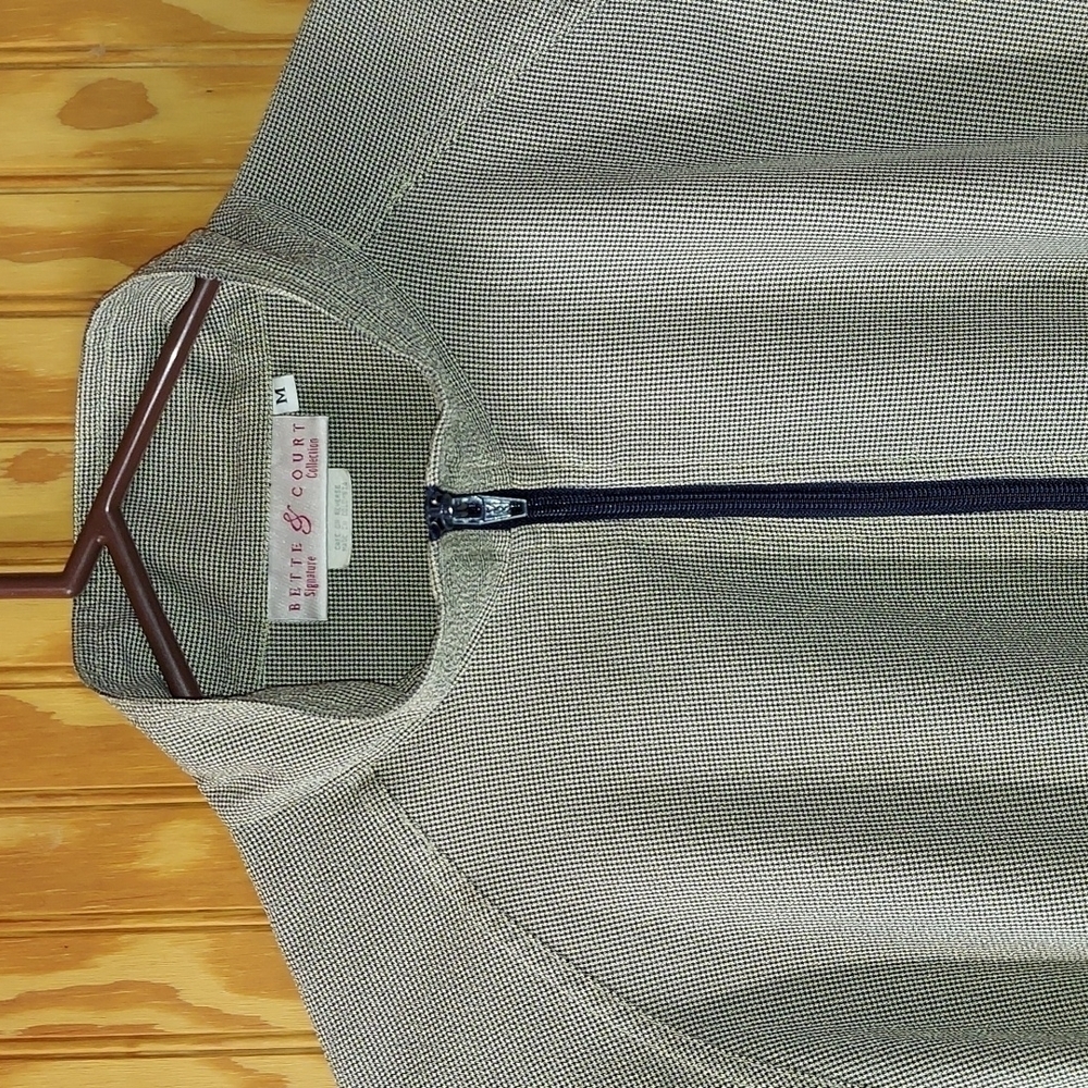 Betty Court signature collection - Picture 2 of 6
